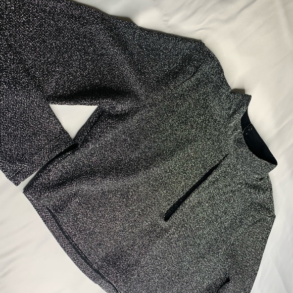 Low-Cut Short Top Black Glittery Long Sleeves. - Picture 3 of 8